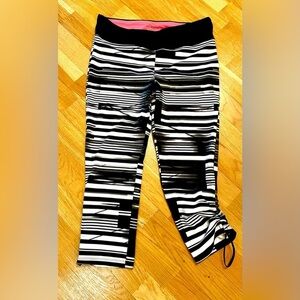 Joe Fresh active leggings  w/ black & white stripes.